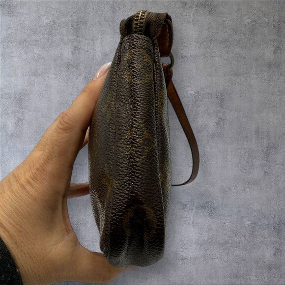 Louis Vuitton Pochette Accessories - Picture 2 of 7